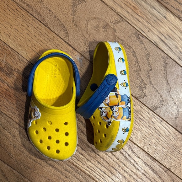 CROCS Kids Yellow and Blue Minions Sandals - Picture 1 of 4